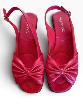 Women’s Easy Street Fantasia Sandals in red NWOT Size 9.5M